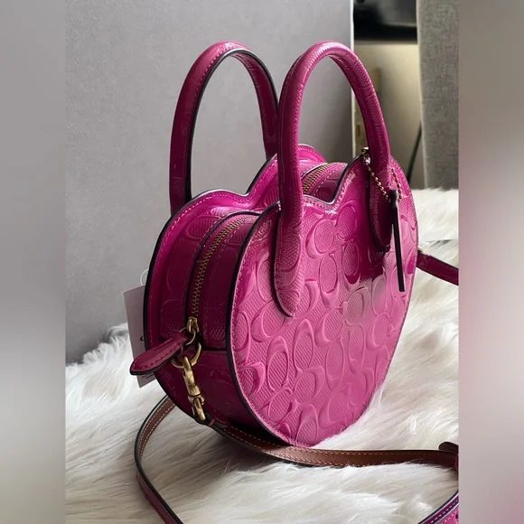 CN600 - Coach Heart Bag in Signature Leather - Picture 3 of 13